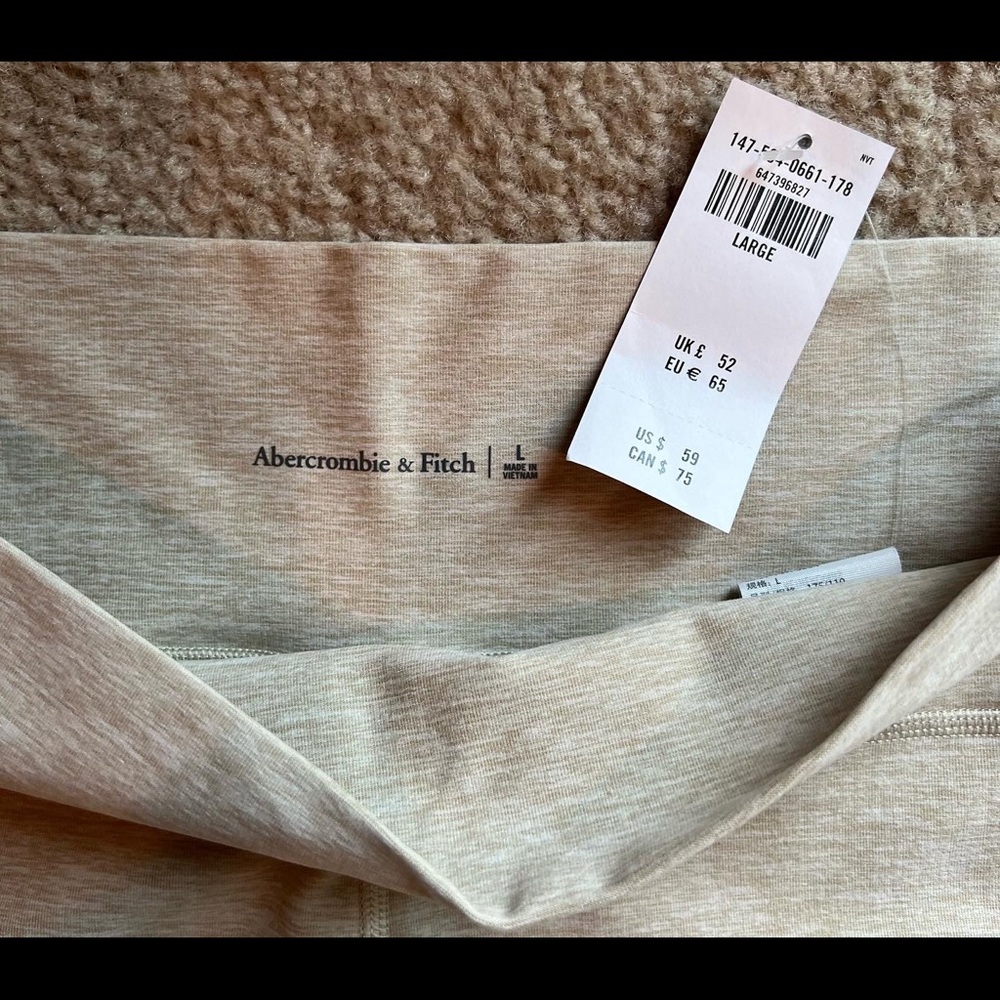 NWT | Abercrombie YBP leggings with pockets size large!